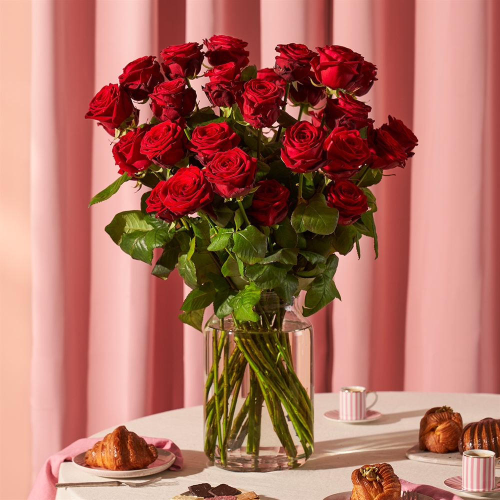 Luxe rode rozen boeket